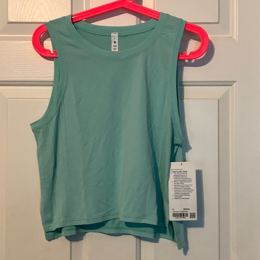 Lululemon train to be tank